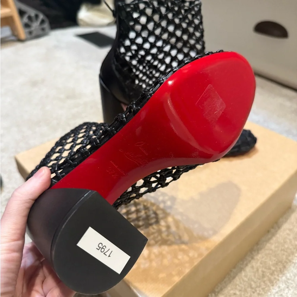 Christian Louboutin black heels. Never worn. Paid $1795. Size 37.5 with box. - Picture 4 of 6